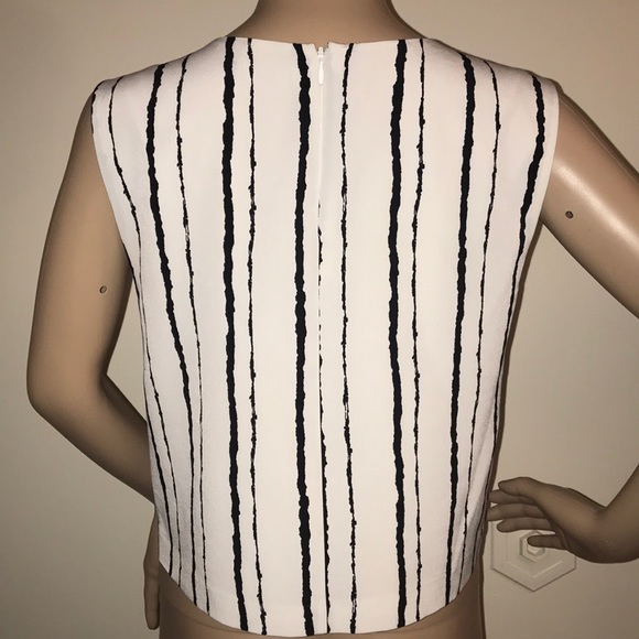 Vince Camuto sleeveless blouse striped medium - Picture 6 of 8